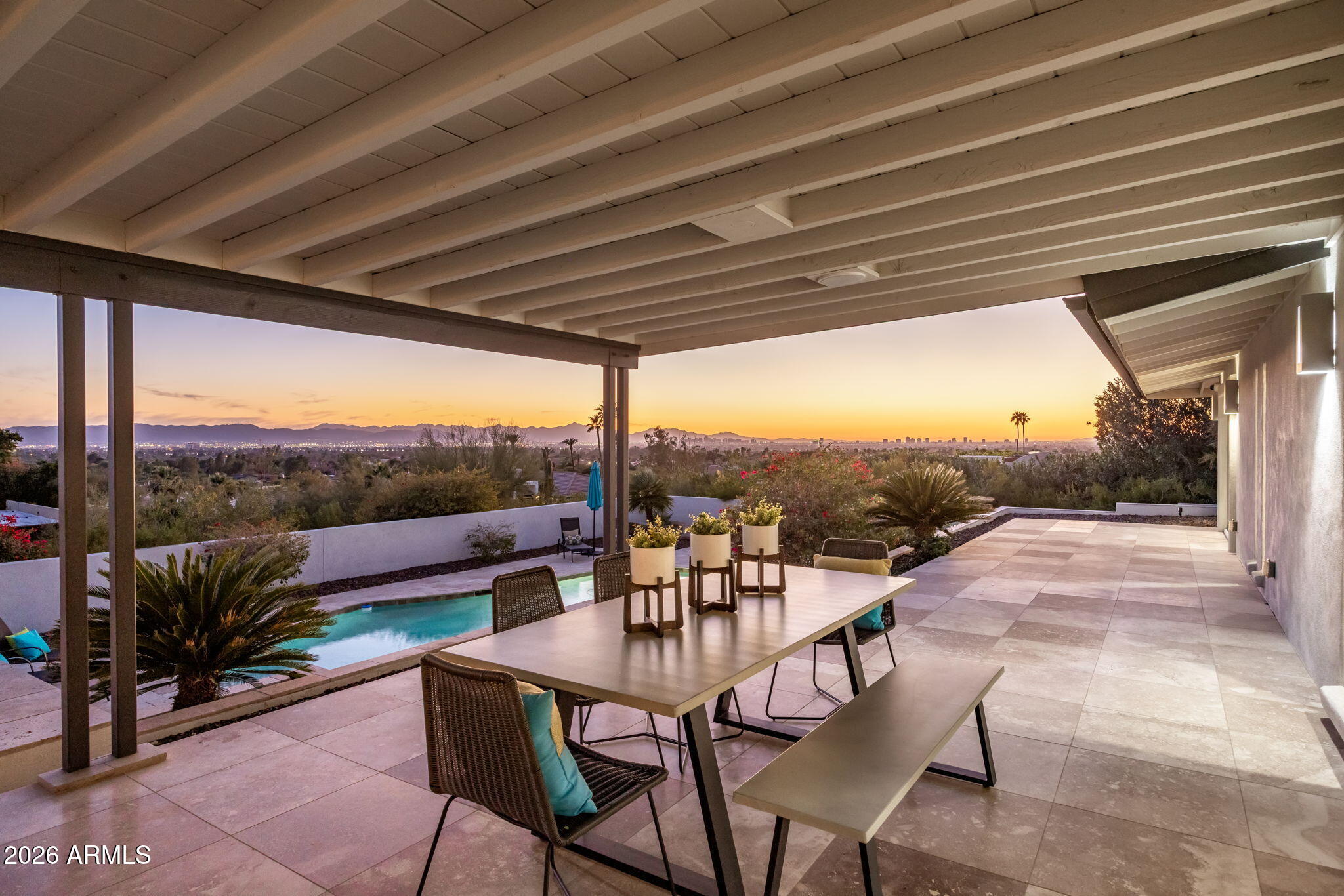 5518 E ROCKRIDGE Road