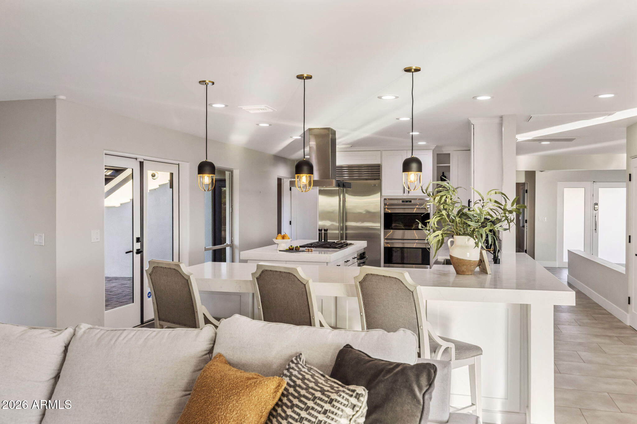 5518 E ROCKRIDGE Road