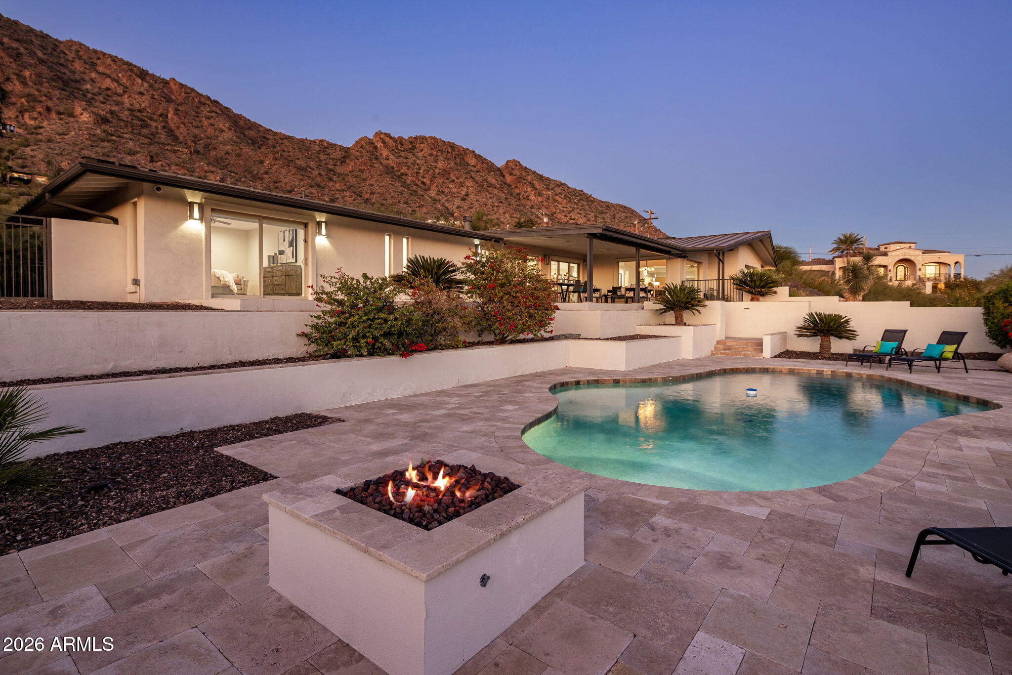 5518 E ROCKRIDGE Road