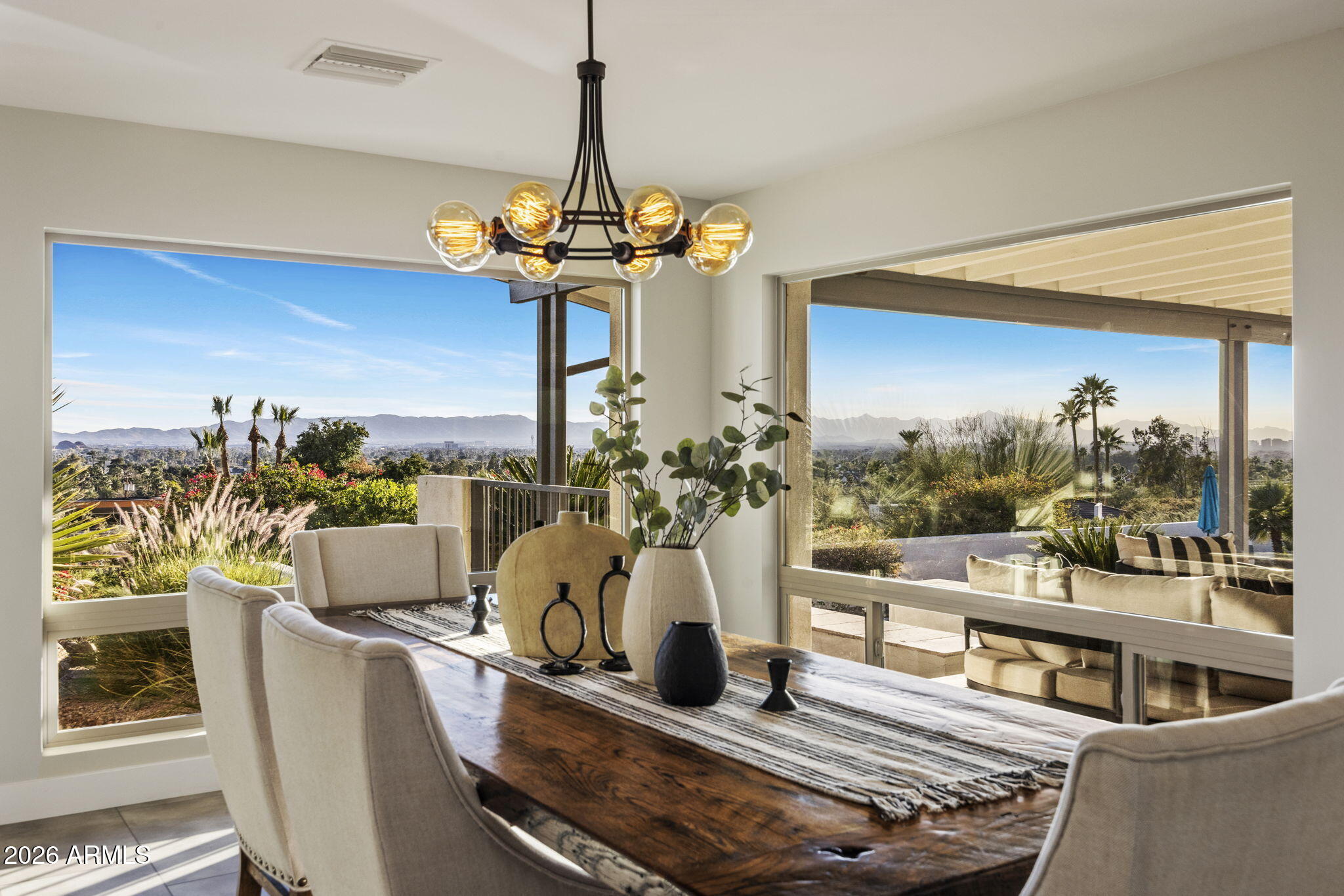 5518 E ROCKRIDGE Road