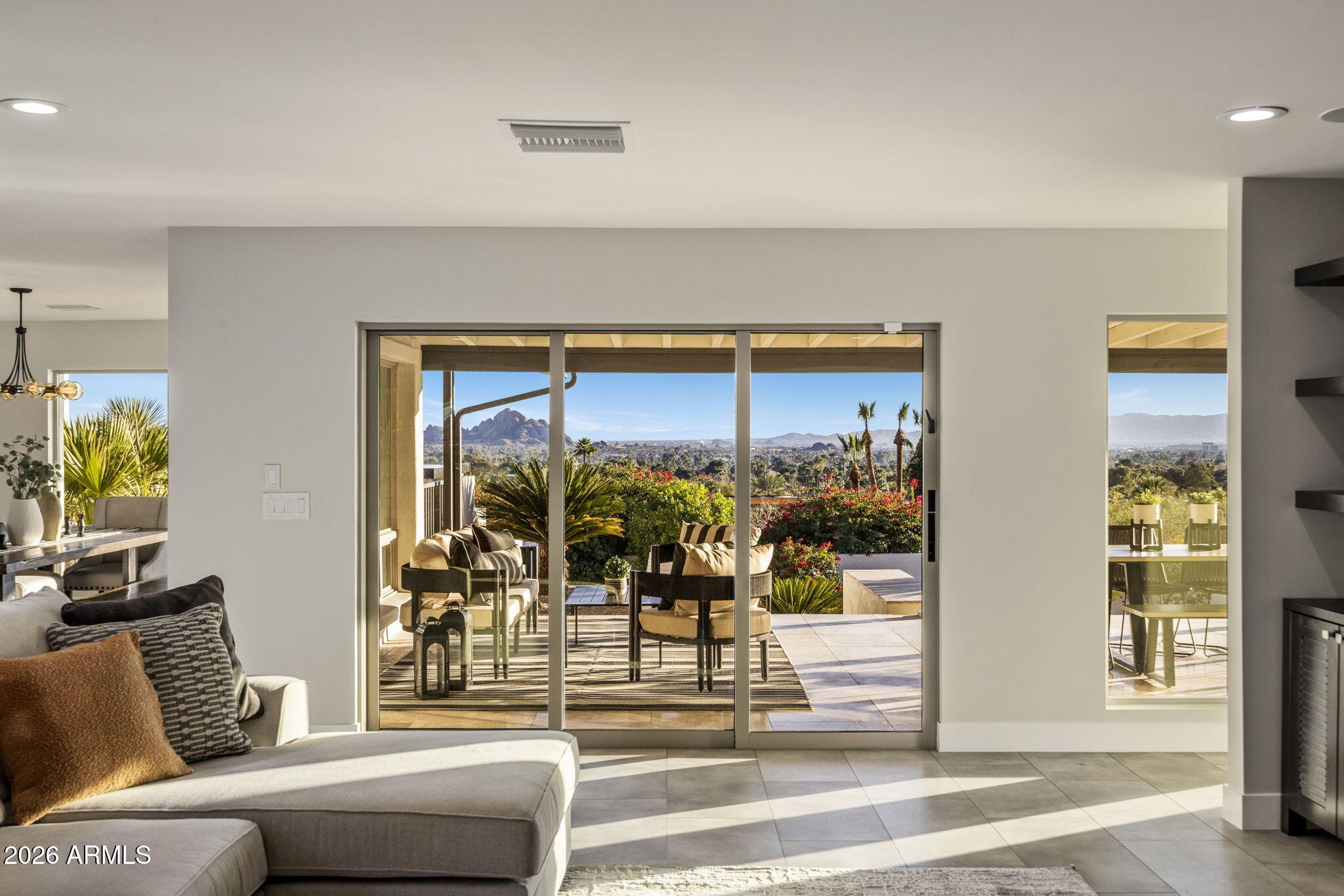 5518 E ROCKRIDGE Road