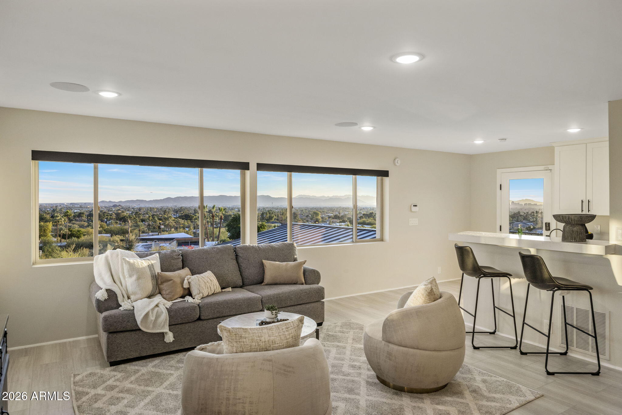 5518 E ROCKRIDGE Road