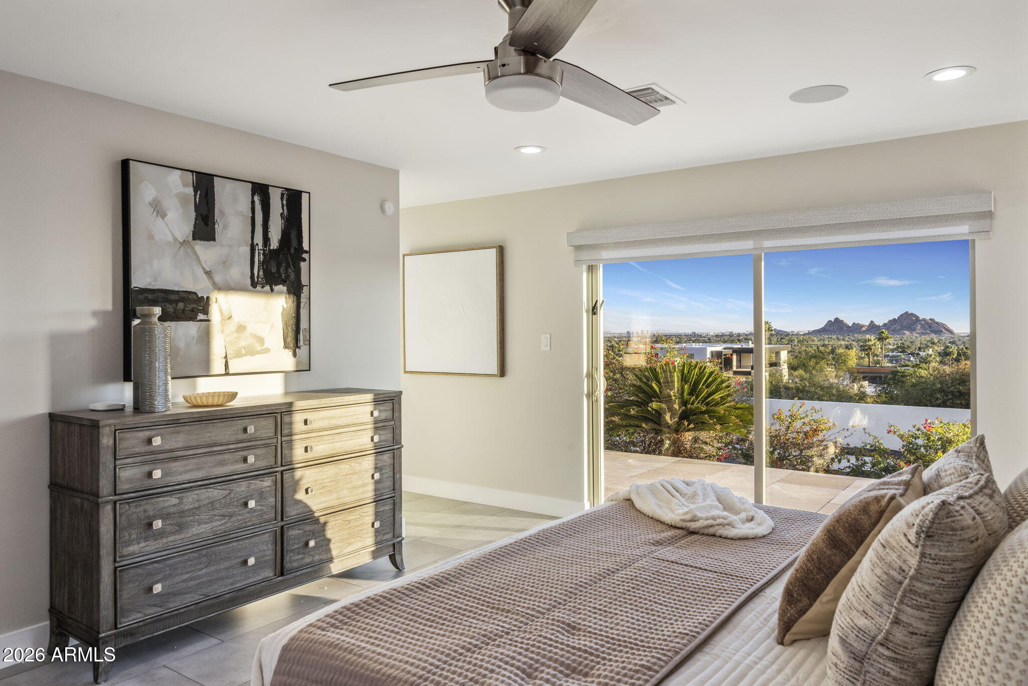 5518 E ROCKRIDGE Road