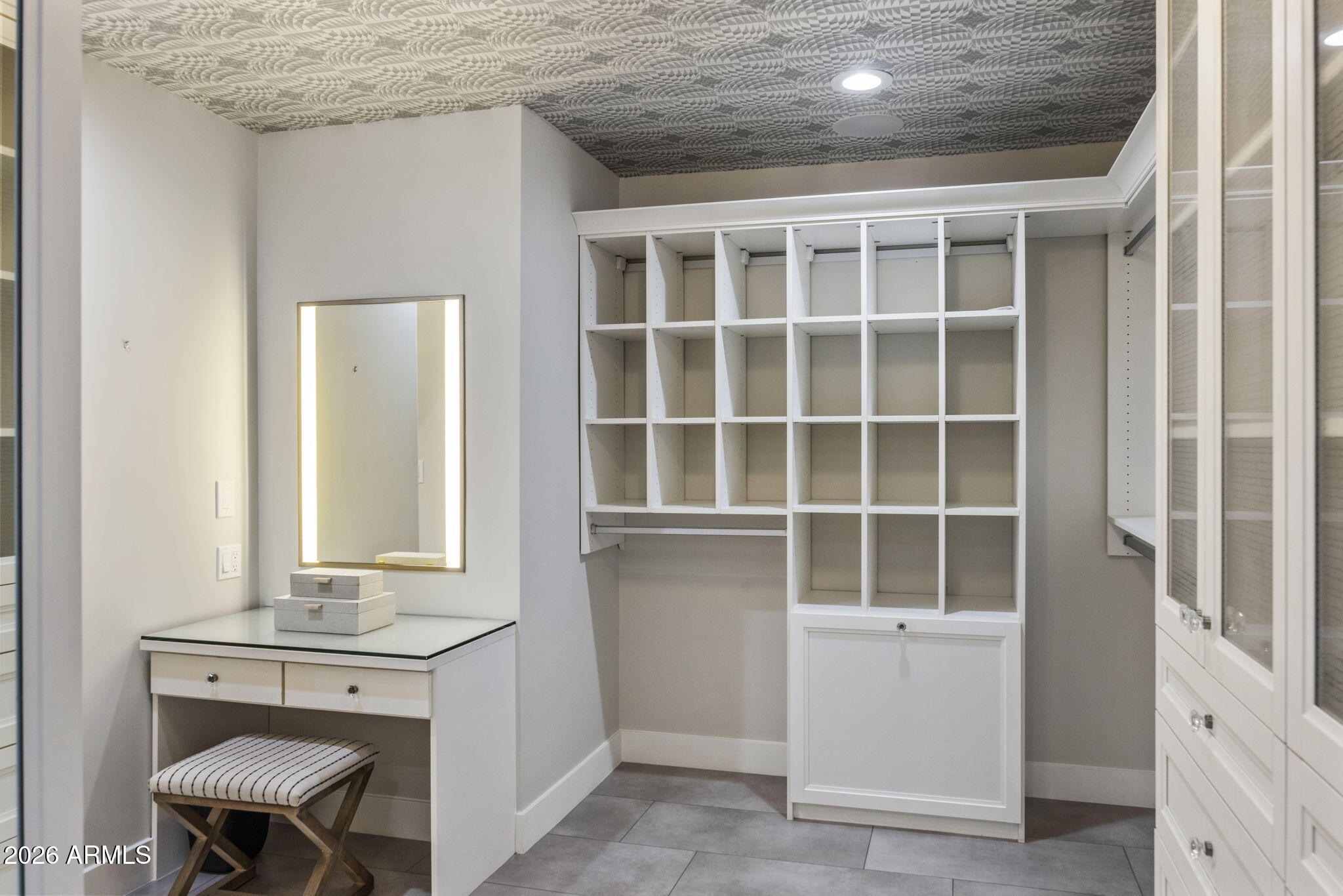 5518 E ROCKRIDGE Road