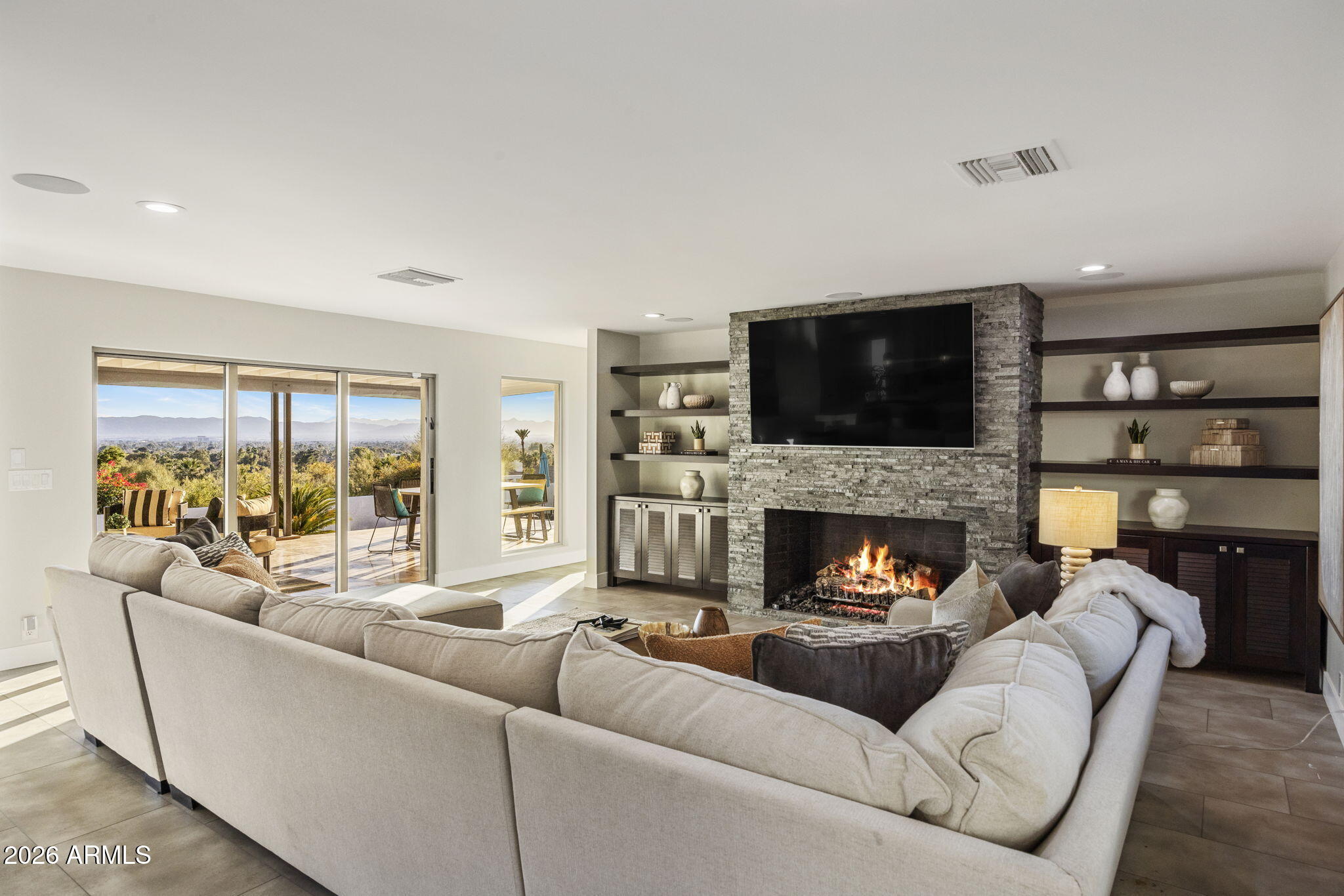 5518 E ROCKRIDGE Road