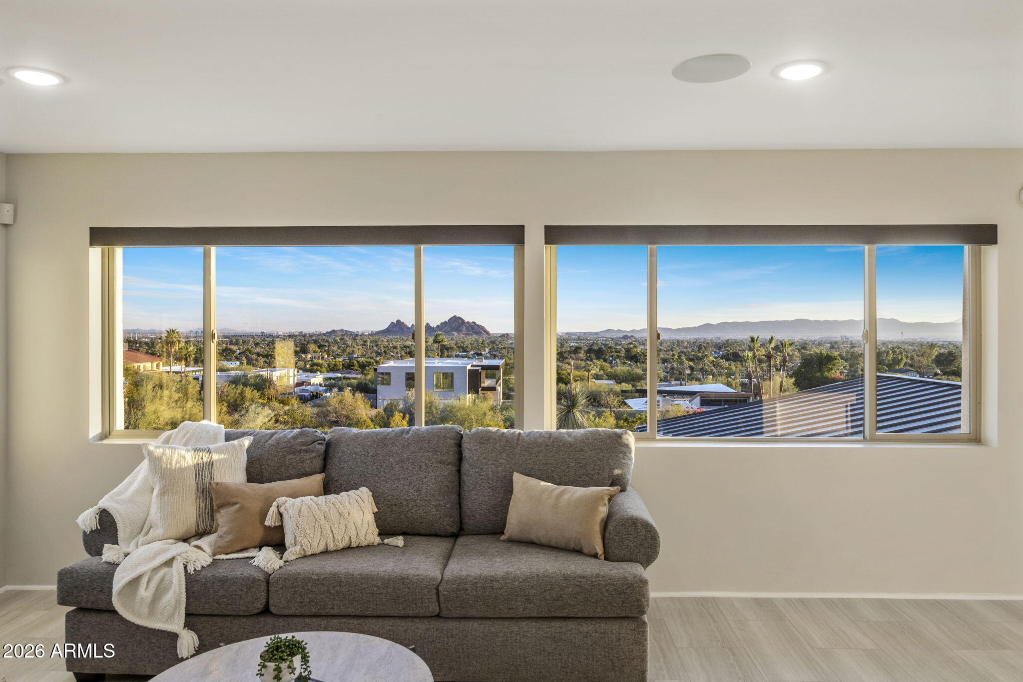 5518 E ROCKRIDGE Road