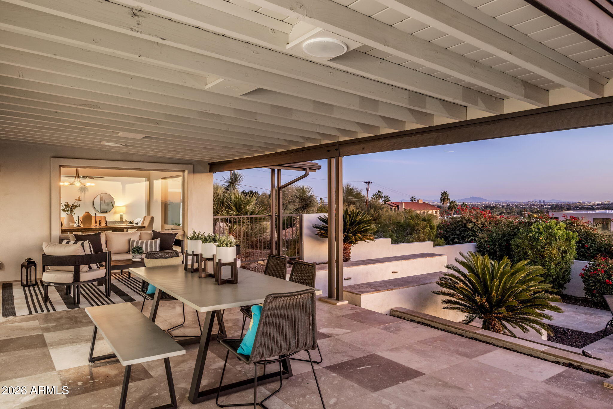 5518 E ROCKRIDGE Road