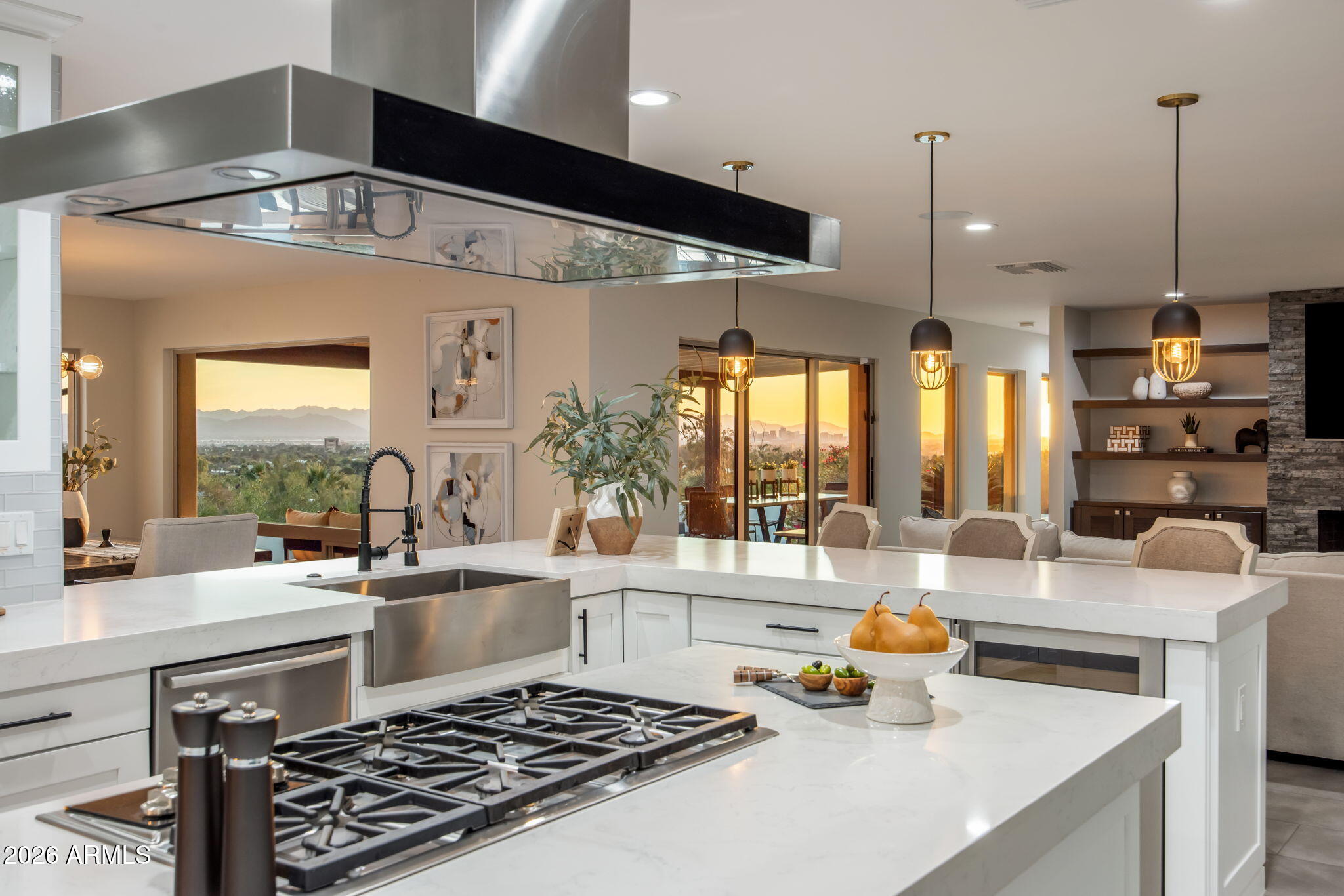 5518 E ROCKRIDGE Road