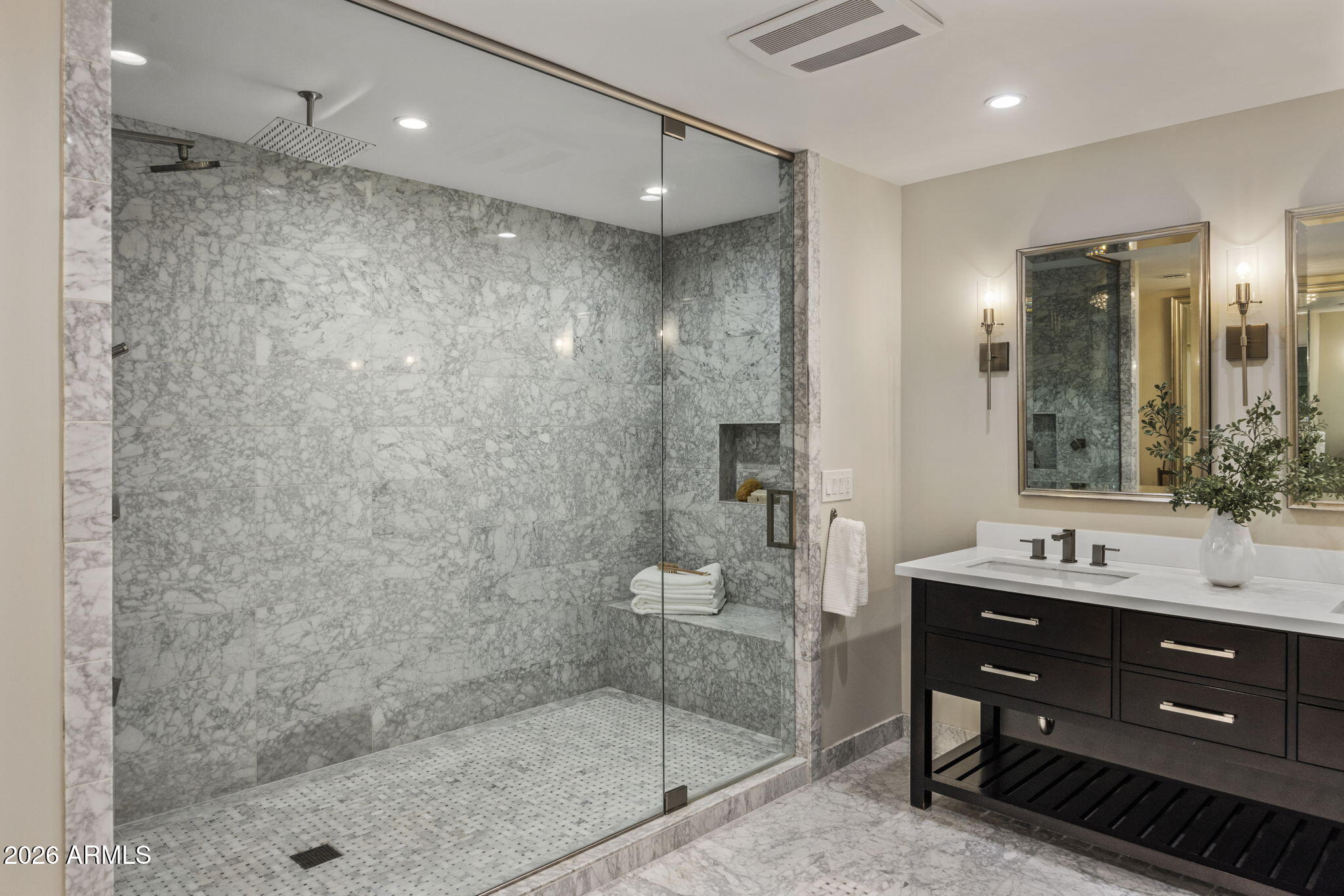 5518 E ROCKRIDGE Road