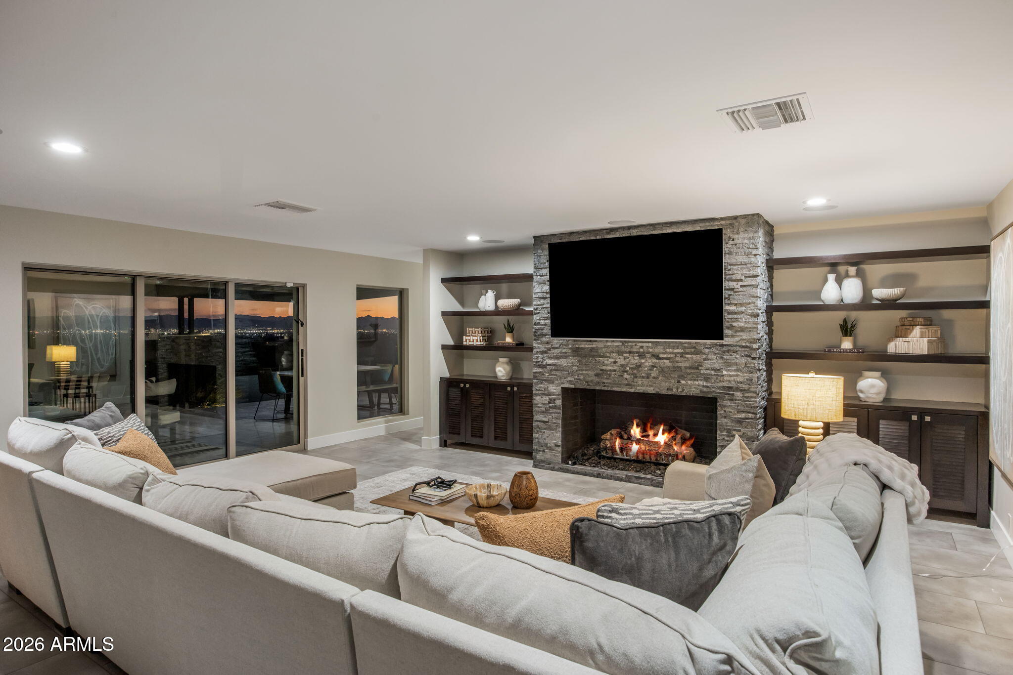 5518 E ROCKRIDGE Road