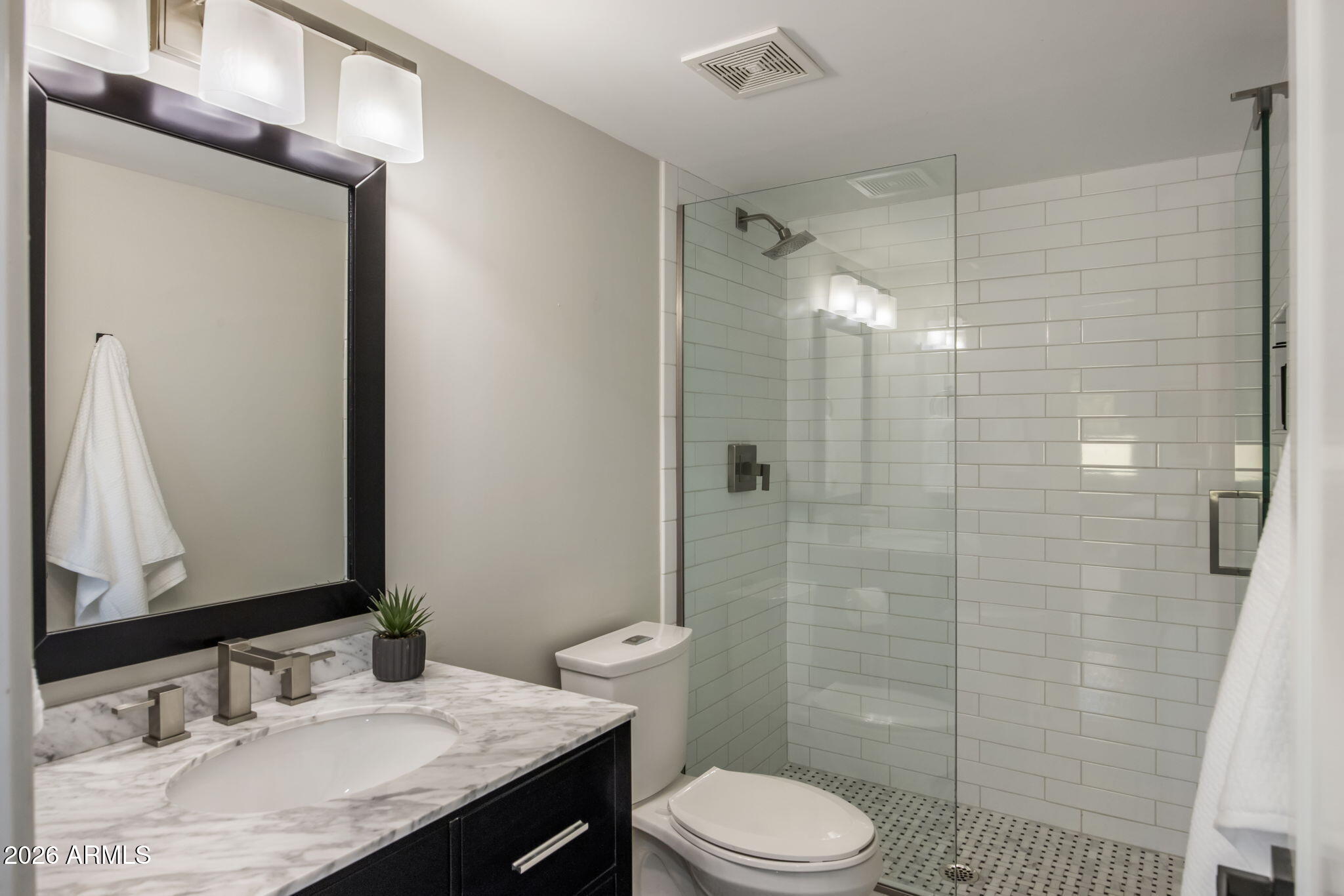 5518 E ROCKRIDGE Road