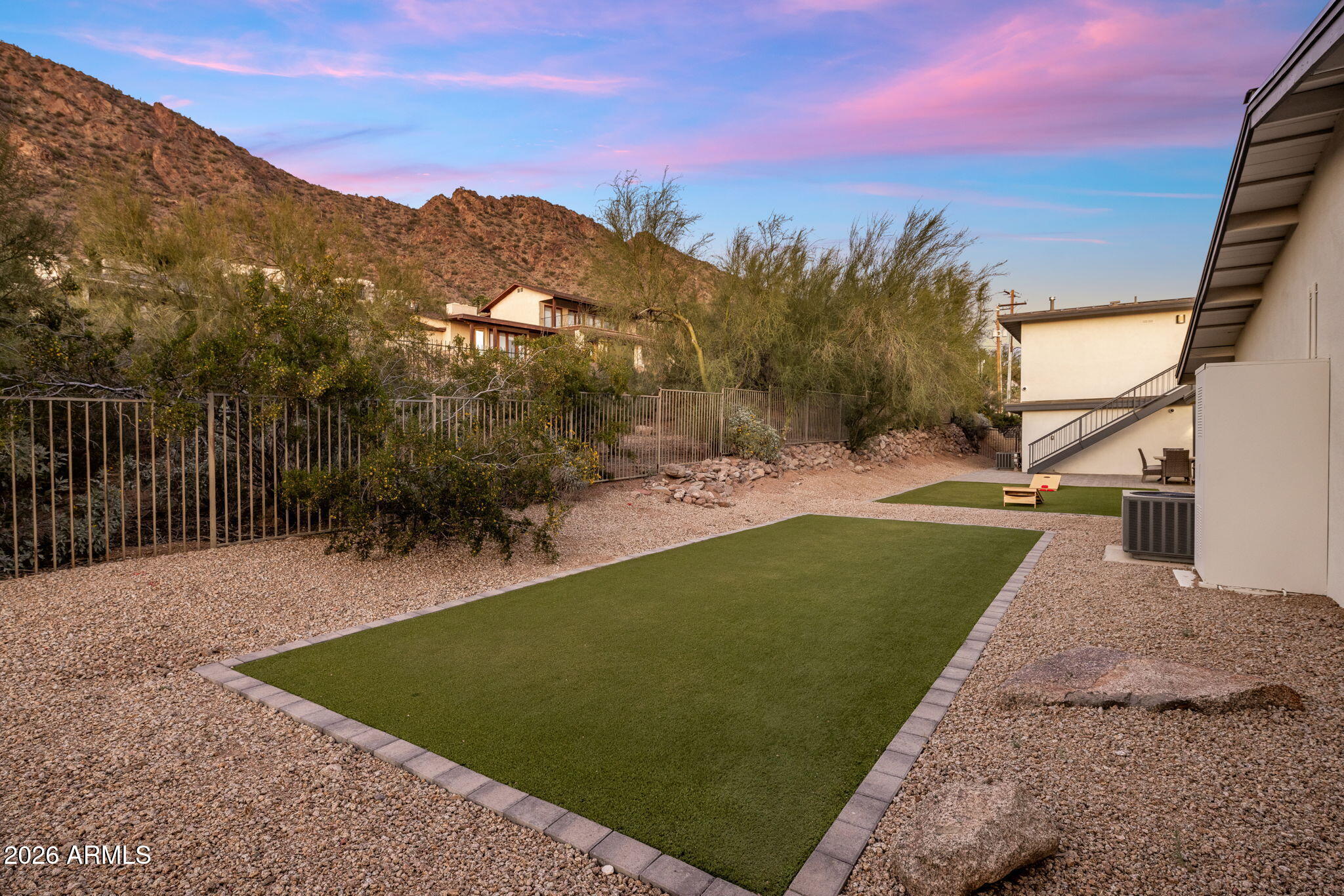 5518 E ROCKRIDGE Road