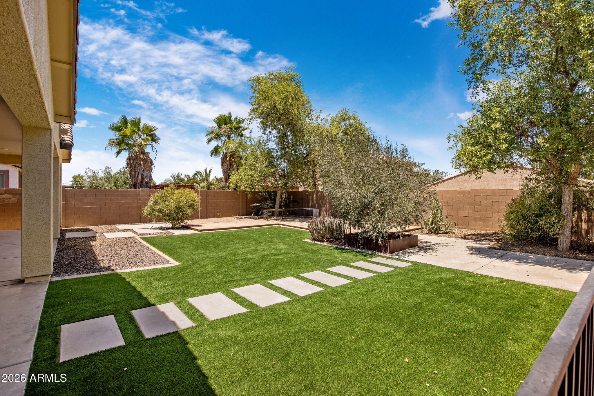 2122 W IAN Drive