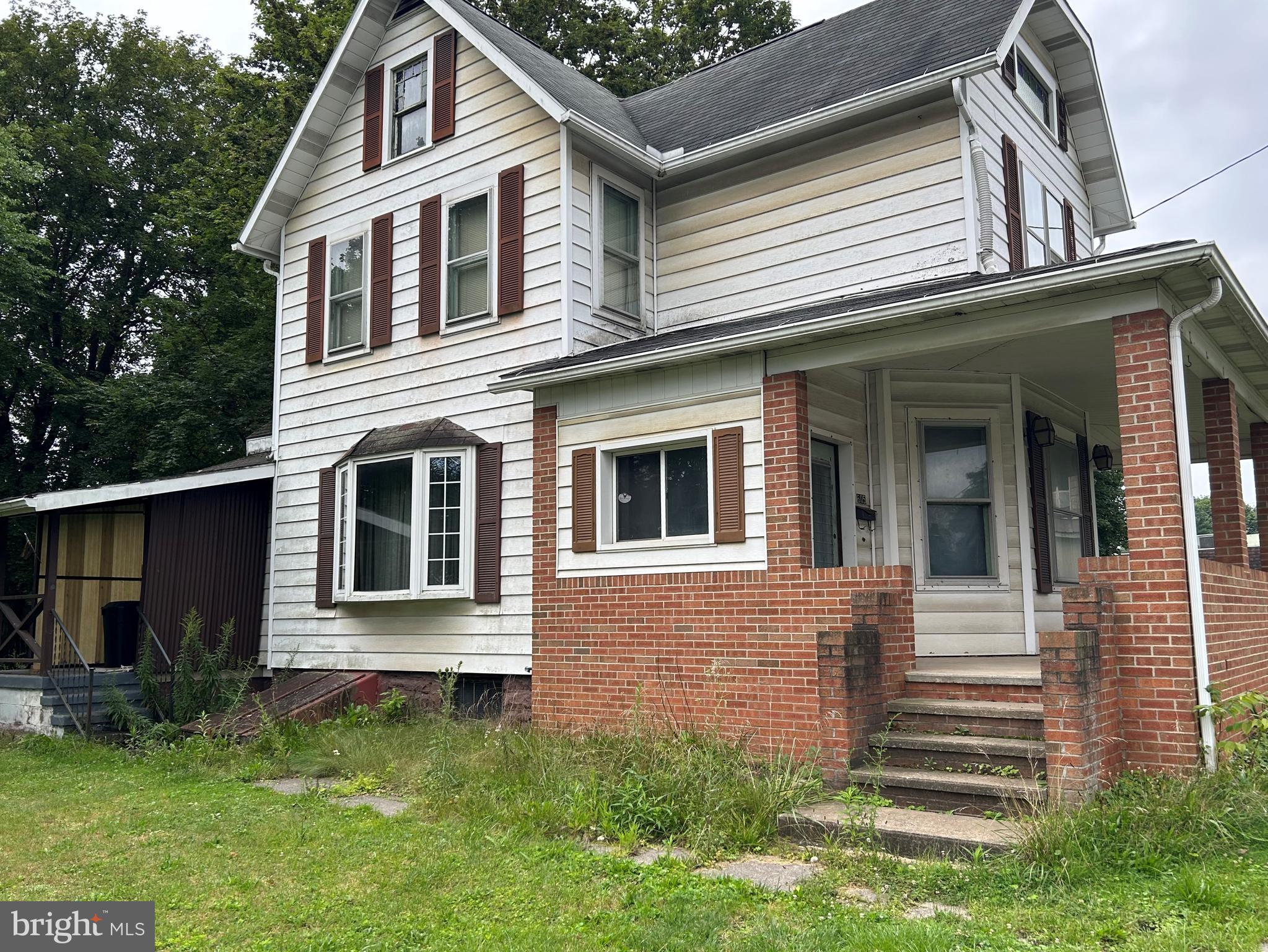 605 W FRONT STREET