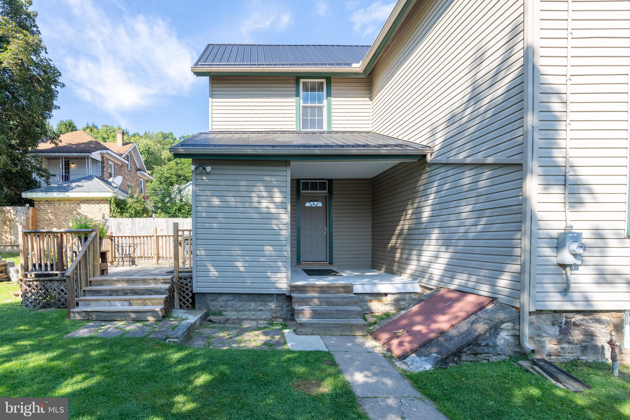 428 Thompson STREET