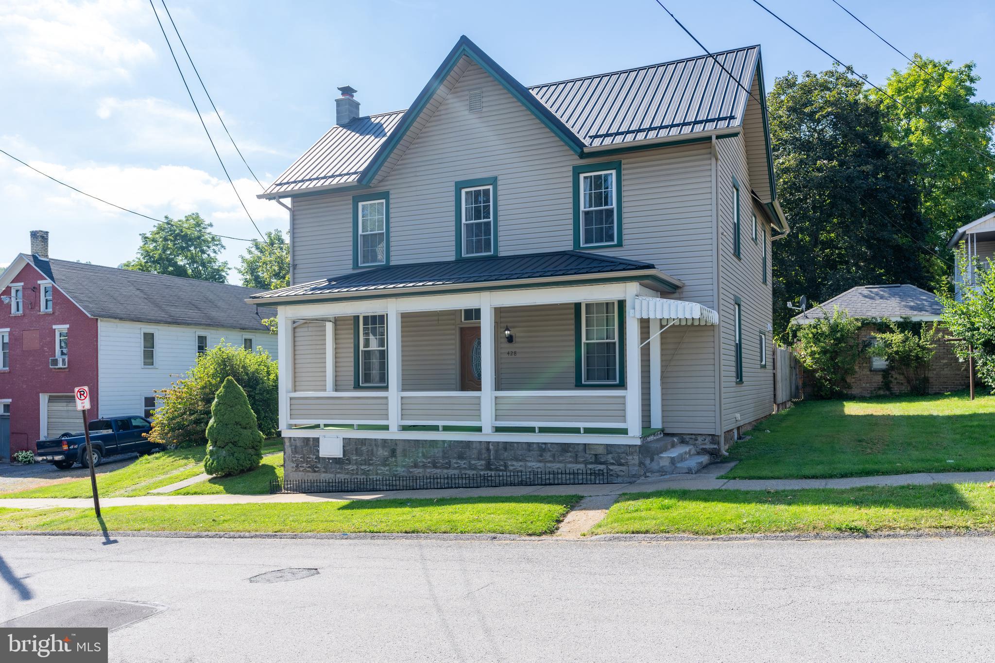 428 Thompson STREET