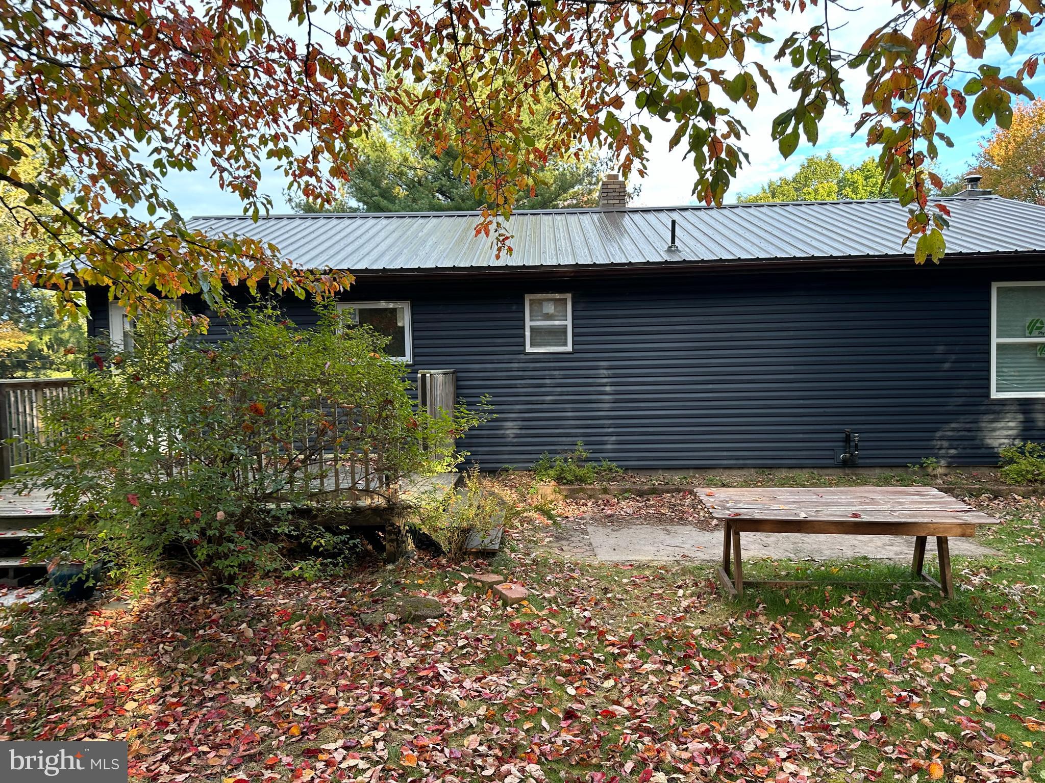 77 Hickory STREET