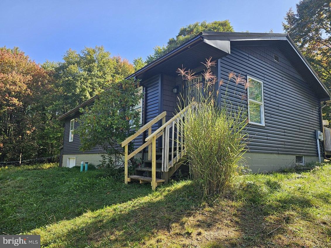 77 Hickory STREET