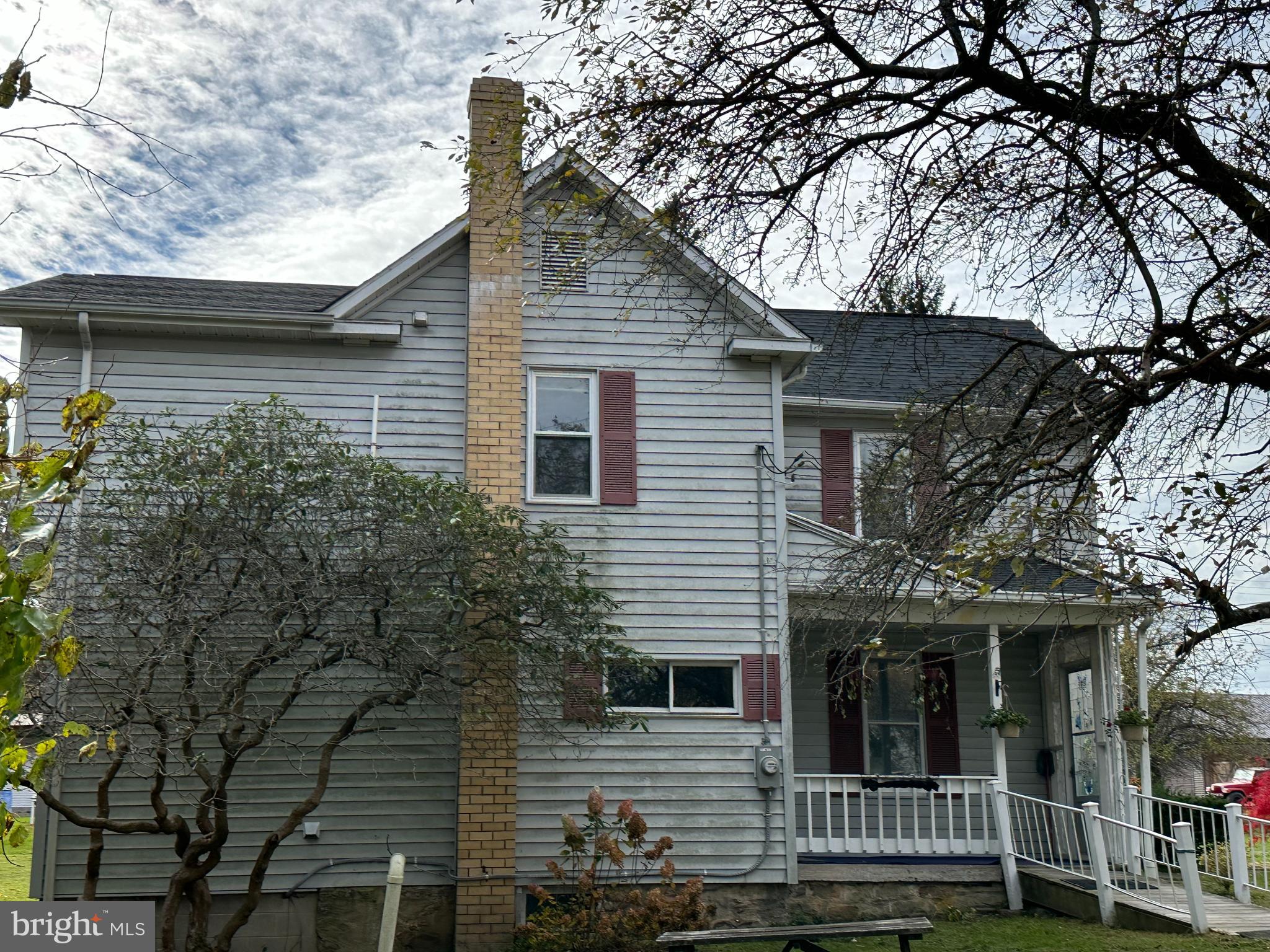 596 Maple STREET
