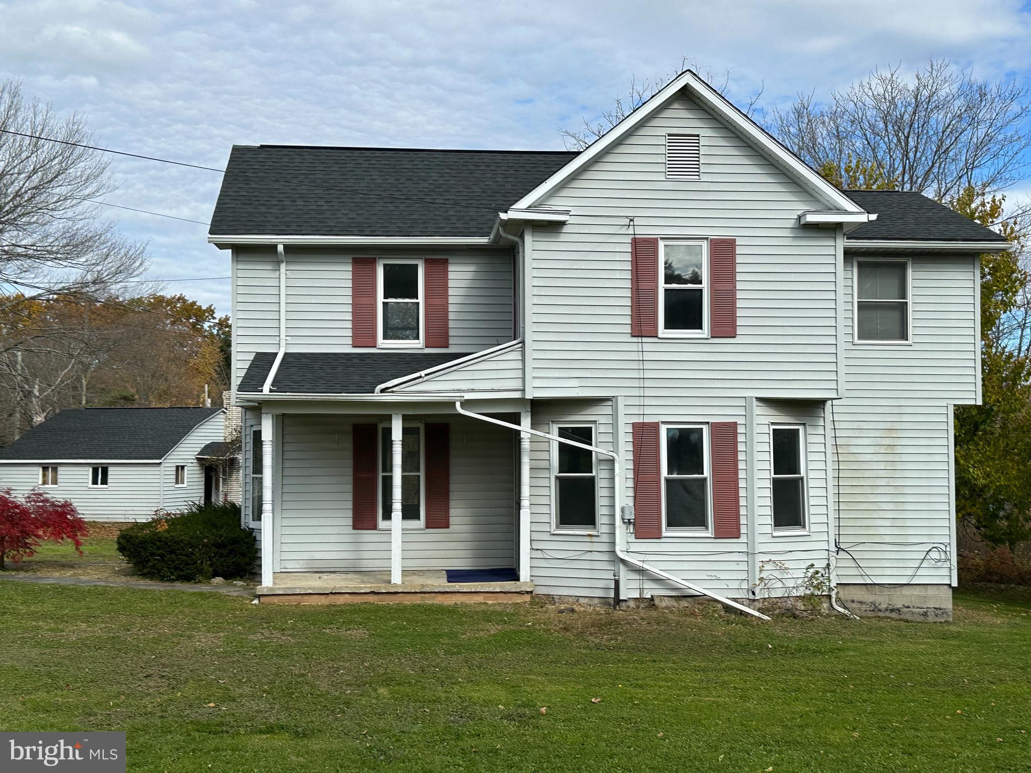 596 Maple STREET