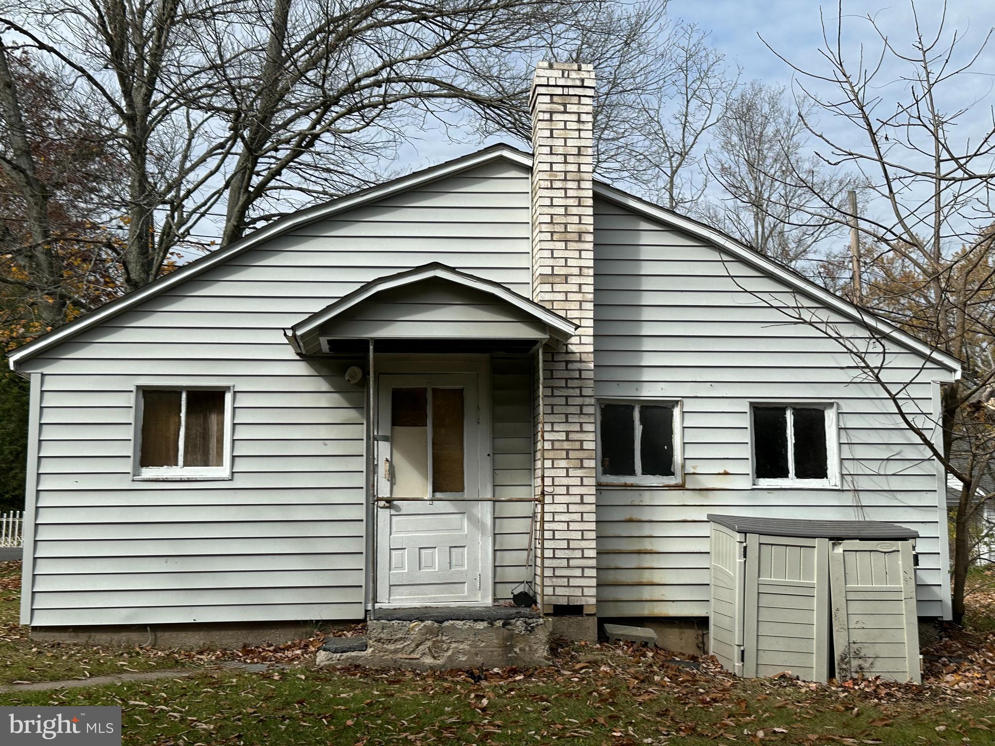 596 Maple STREET