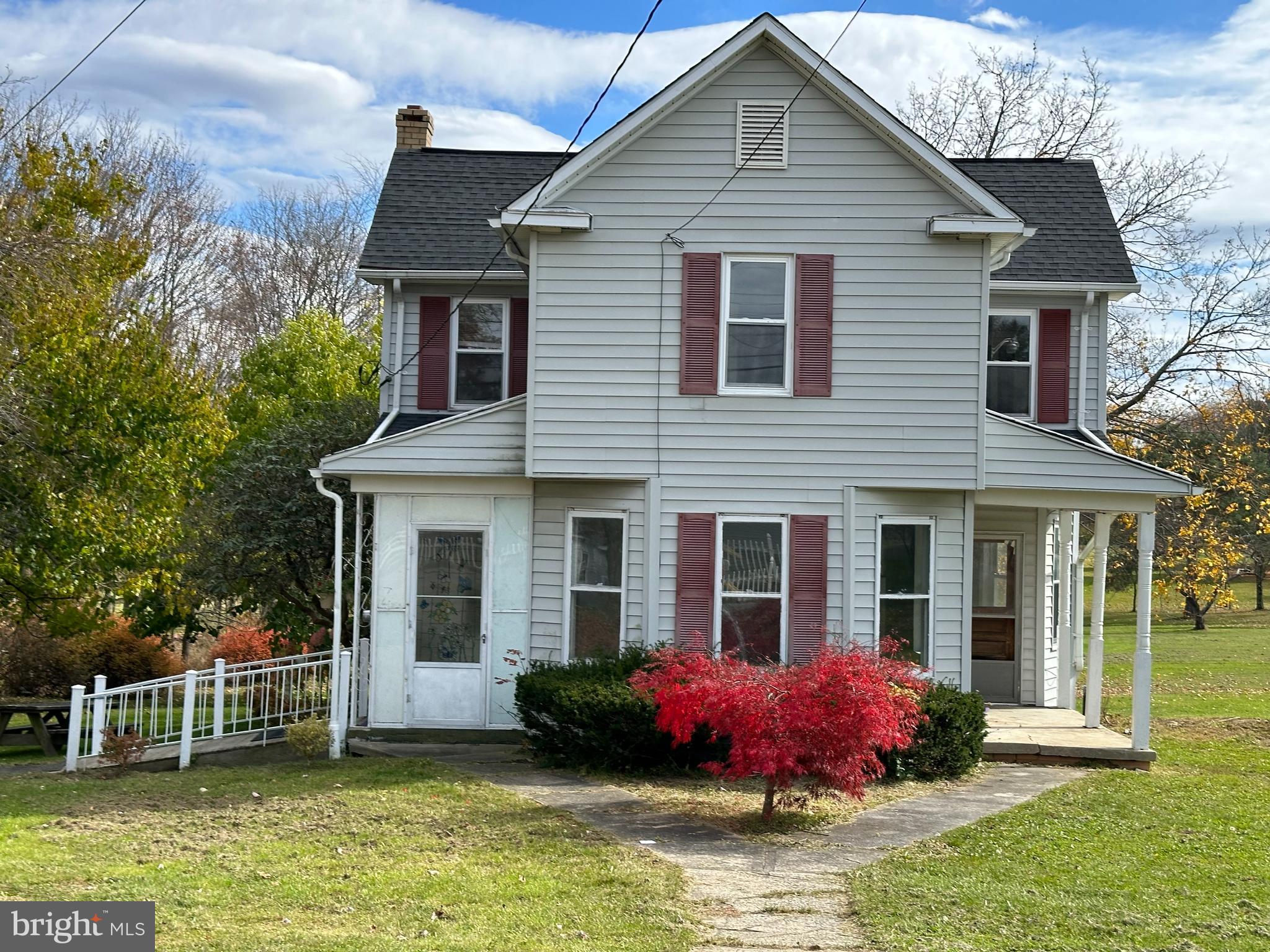 596 Maple STREET