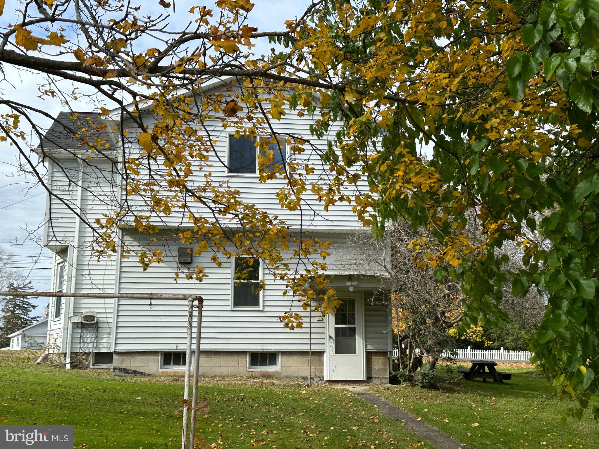 596 Maple STREET