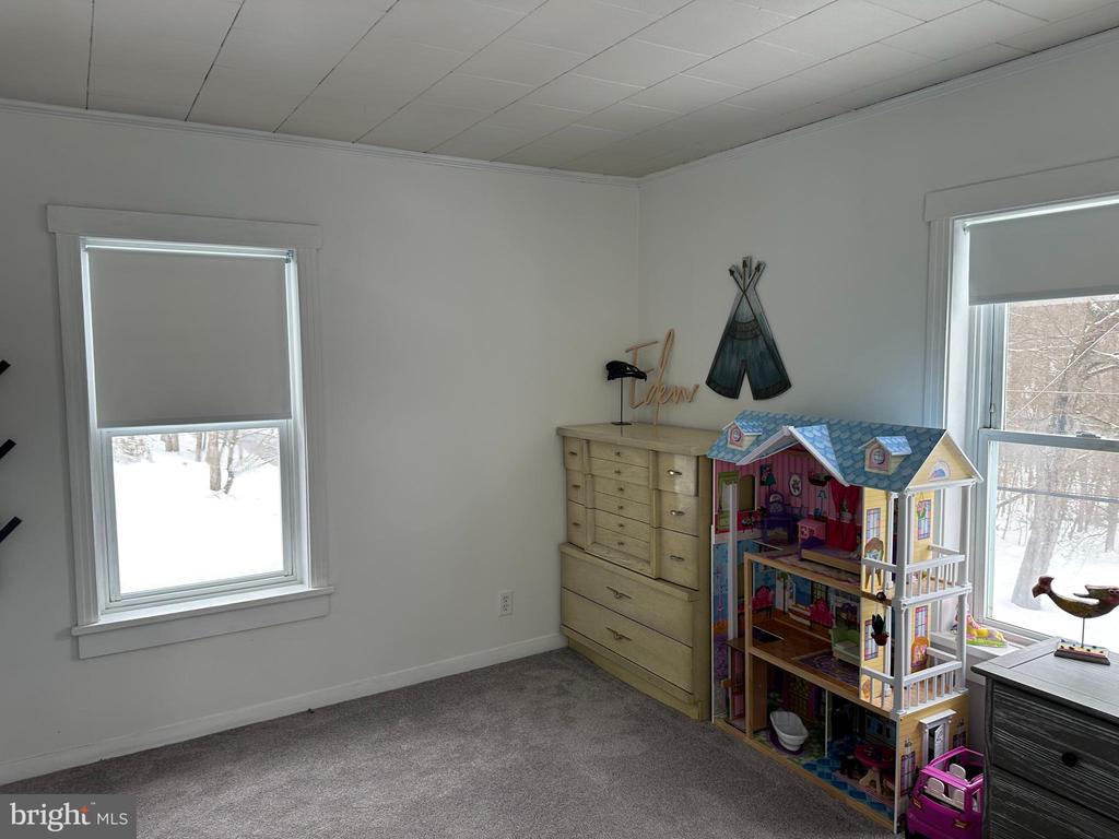 172 Stronach Rd