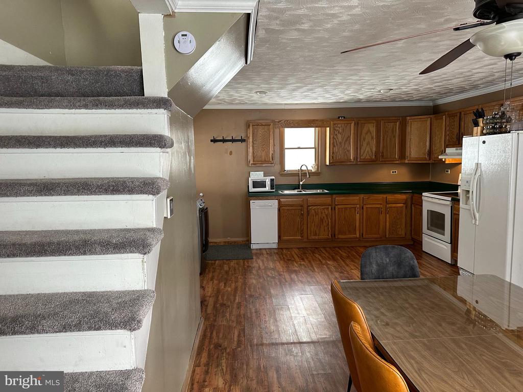 172 Stronach Rd