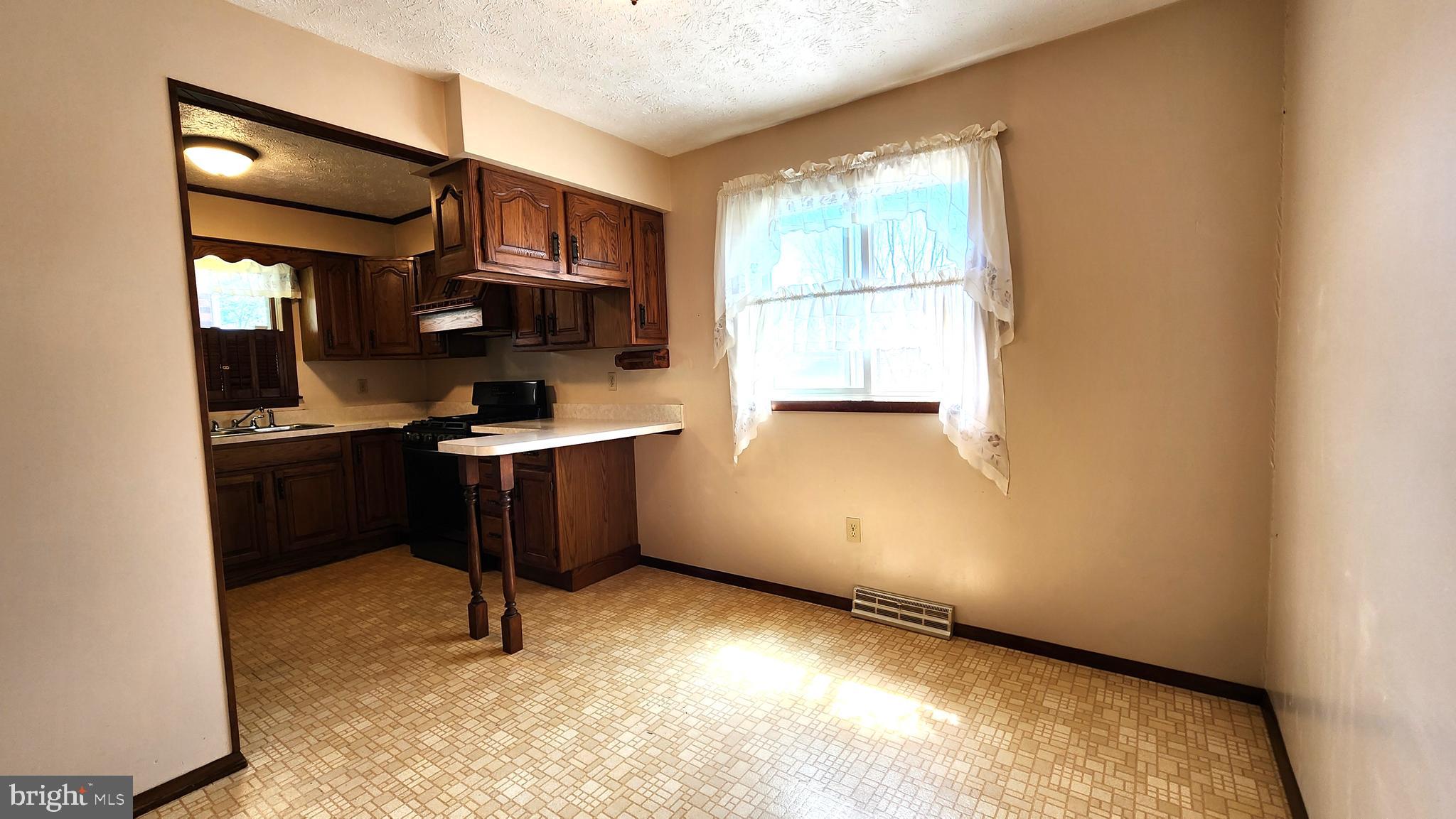 42 Mapes Ave