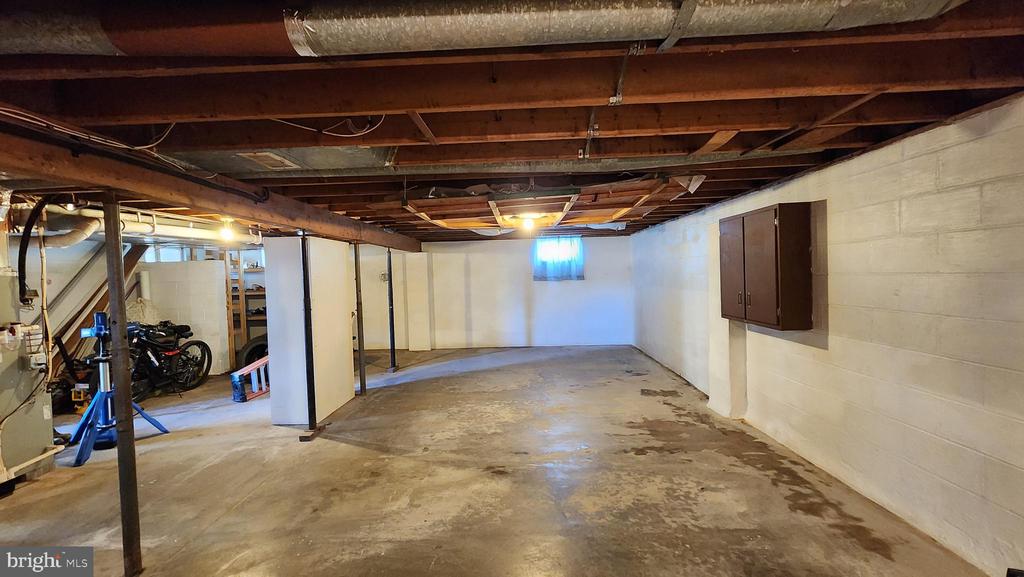 42 Mapes Ave