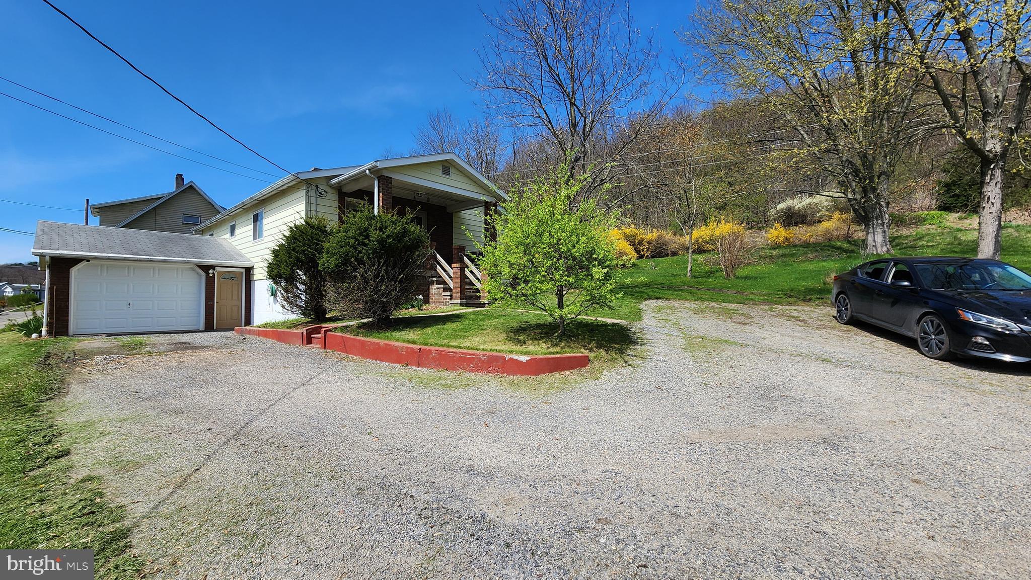 42 Mapes Ave