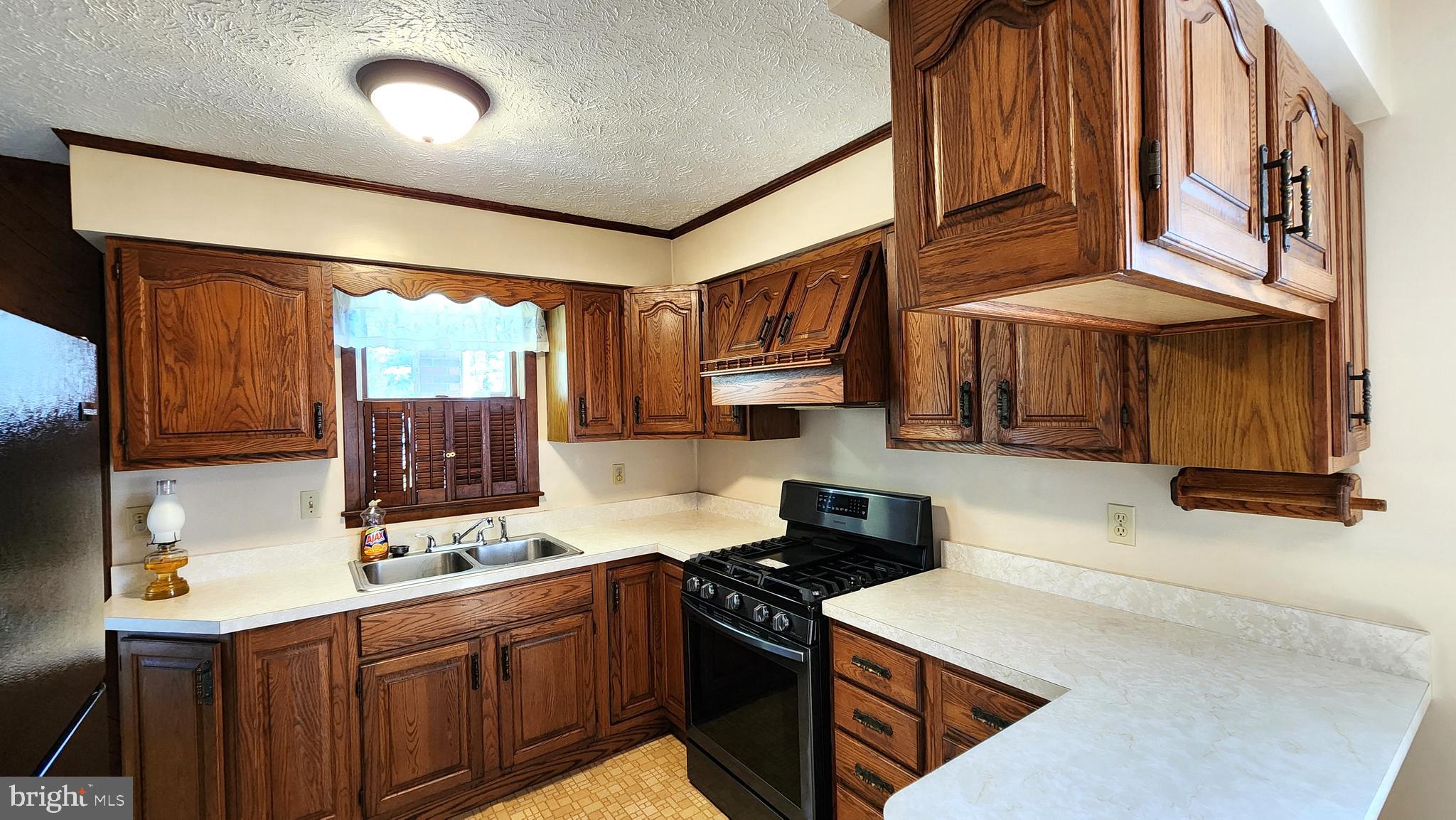 42 Mapes Ave