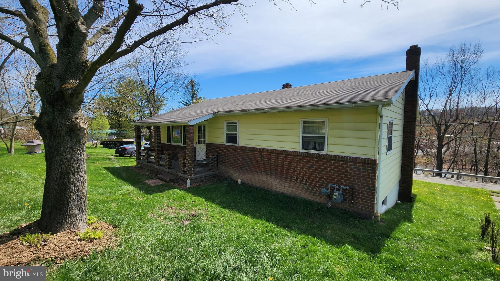 42 Mapes Ave