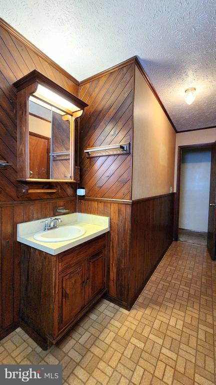 42 Mapes Ave
