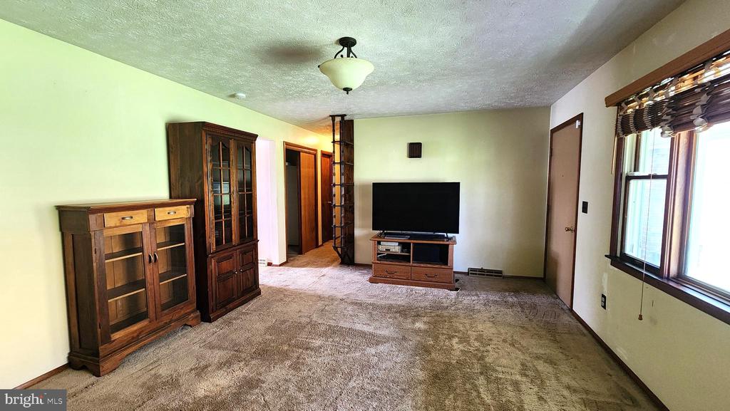 42 Mapes Ave