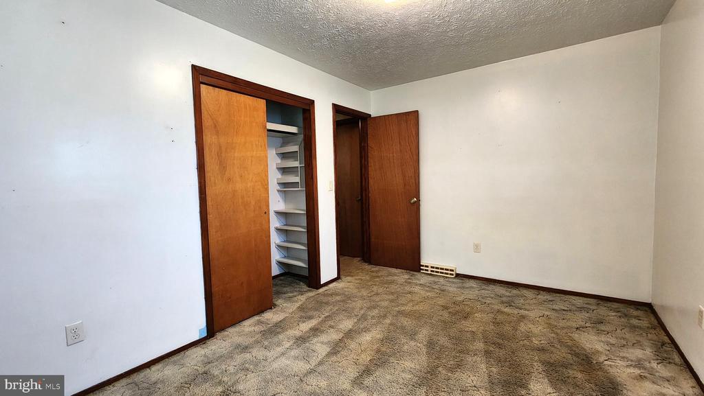42 Mapes Ave