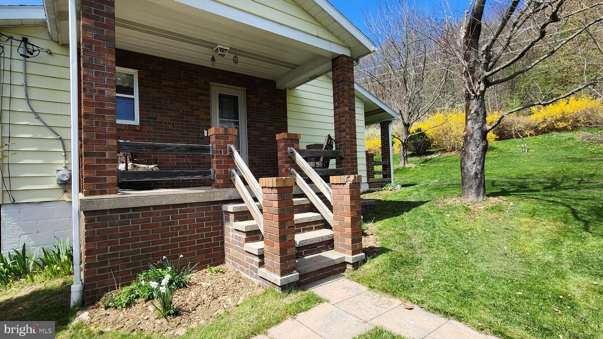 42 Mapes Ave