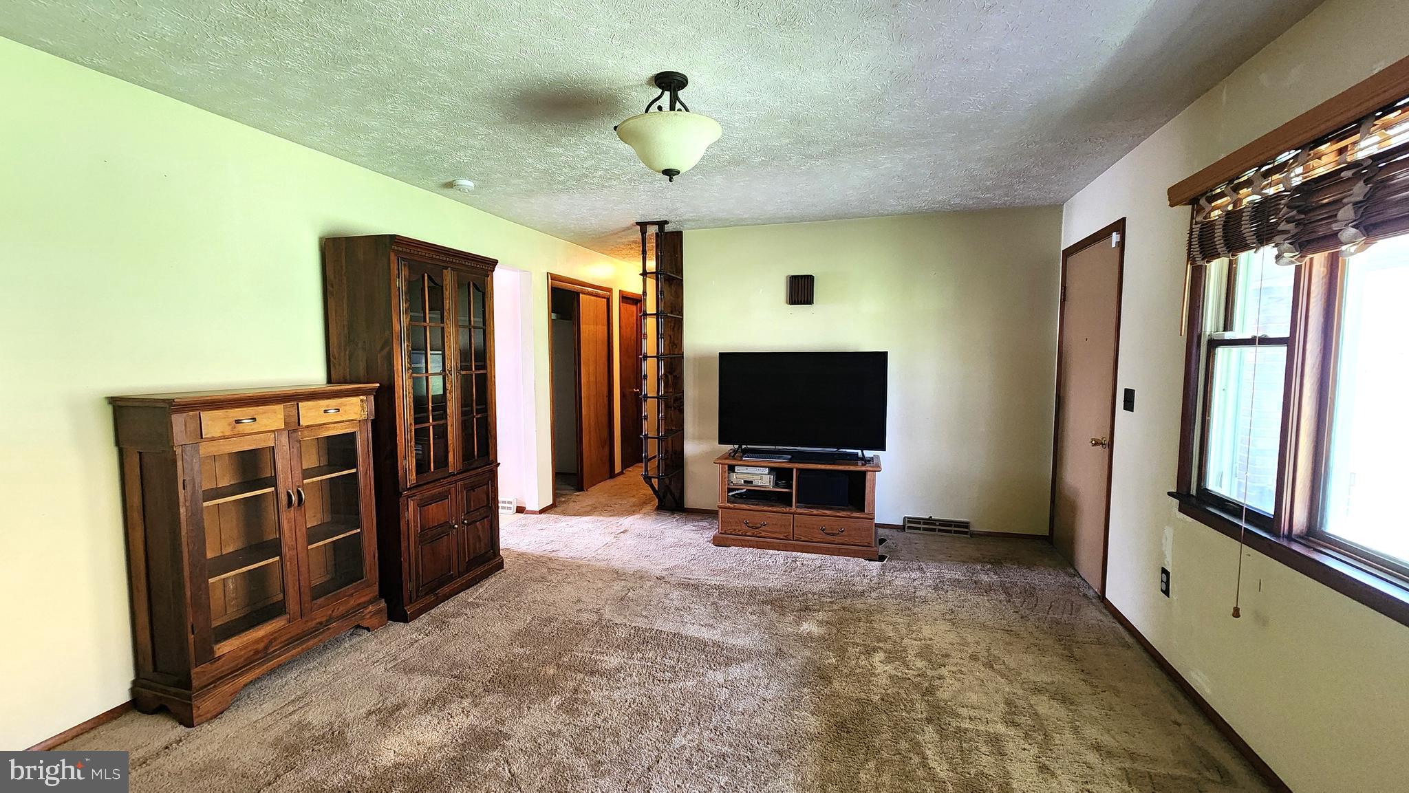 42 Mapes Ave