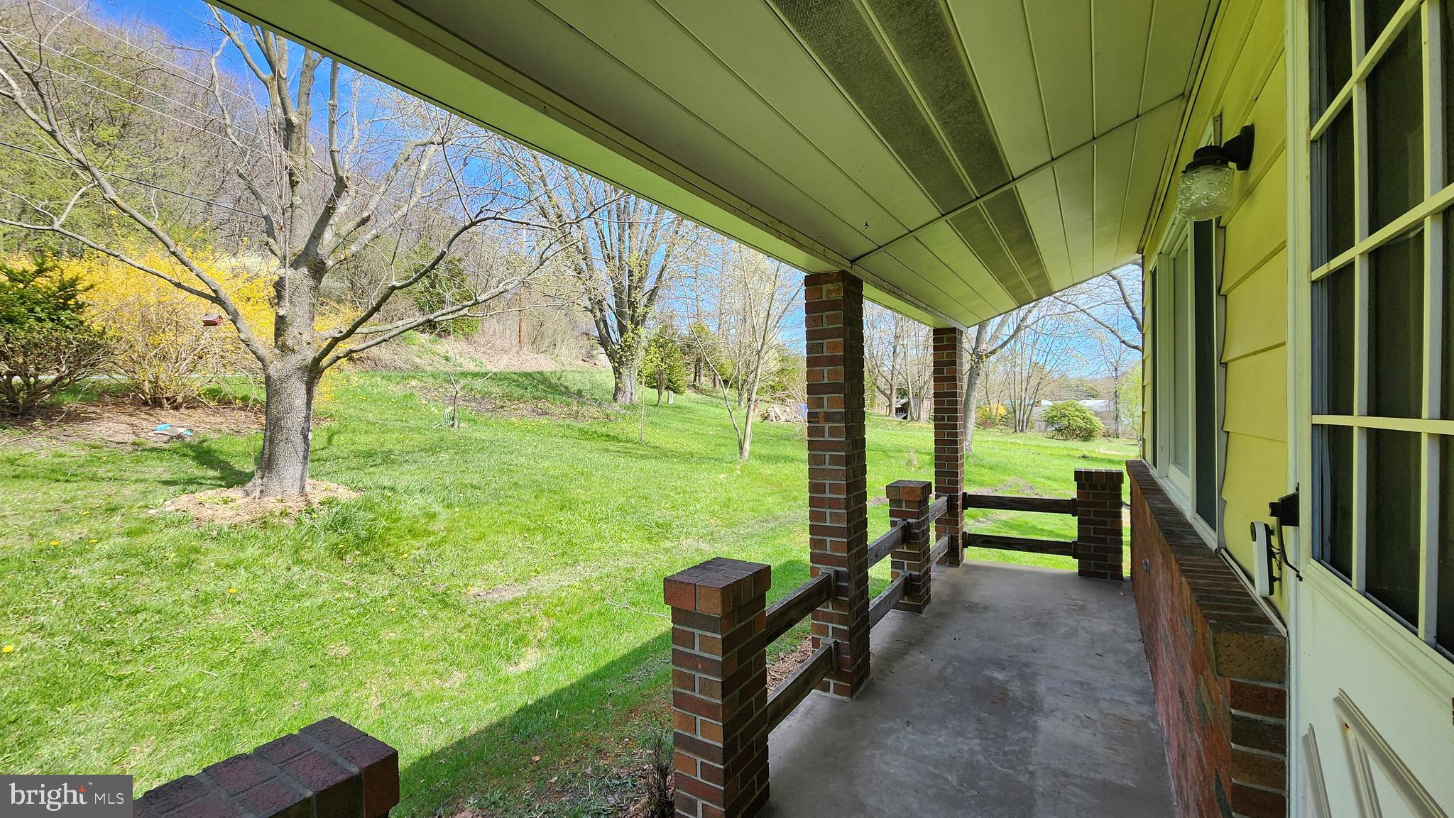 42 Mapes Ave
