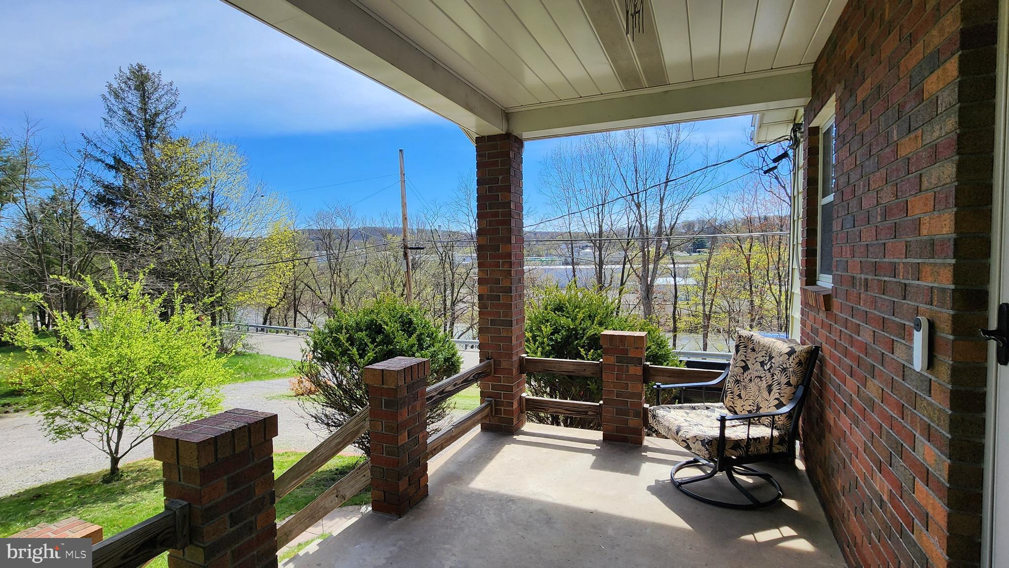 42 Mapes Ave