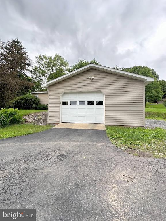 894 Flegal Rd