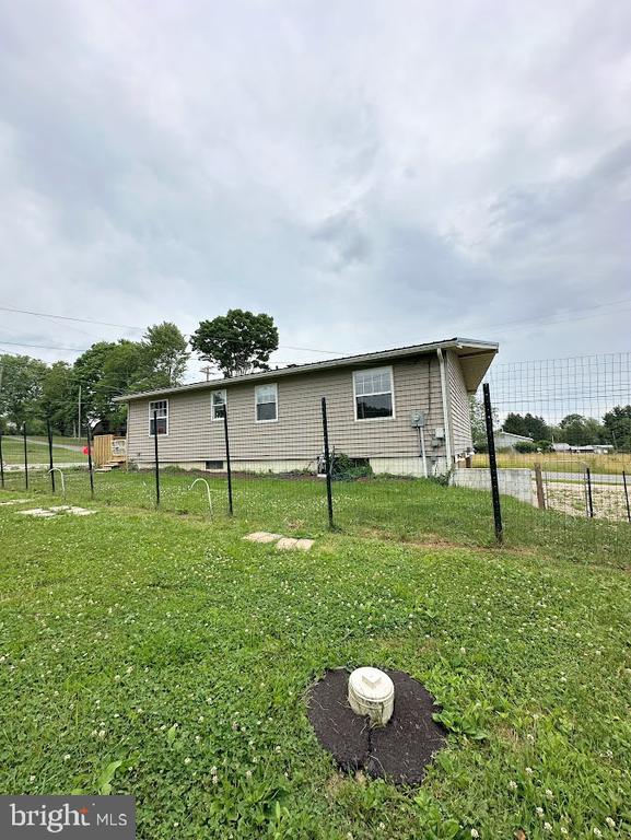 109 W Hepburnia Rd