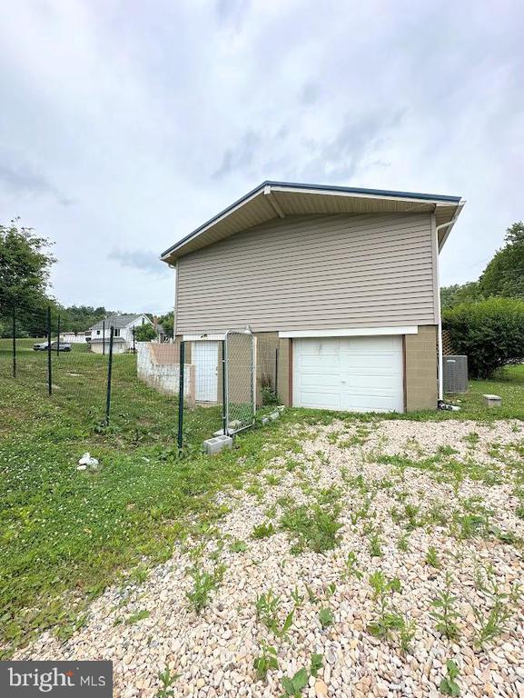109 W Hepburnia Rd