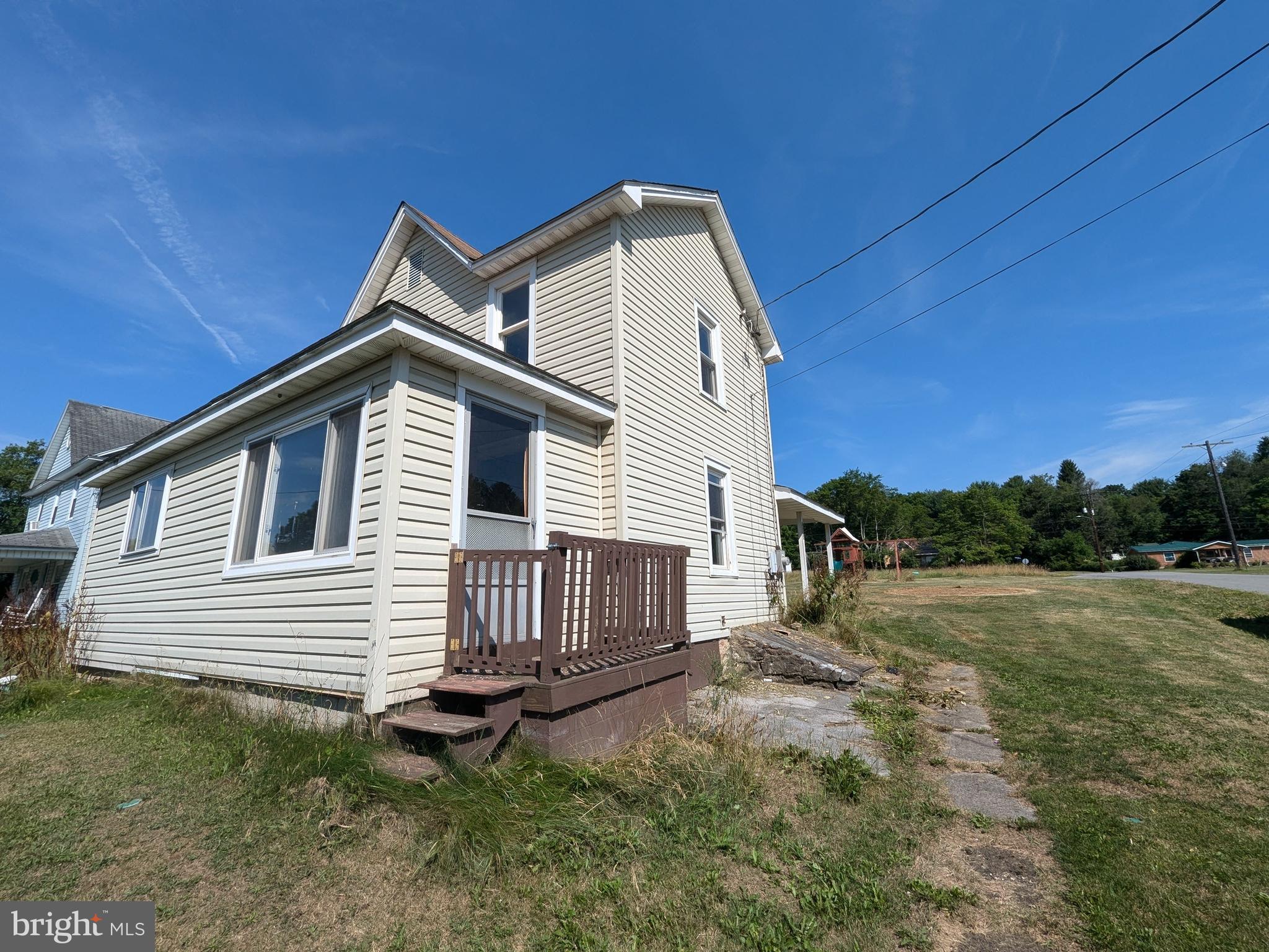 2561 Main St