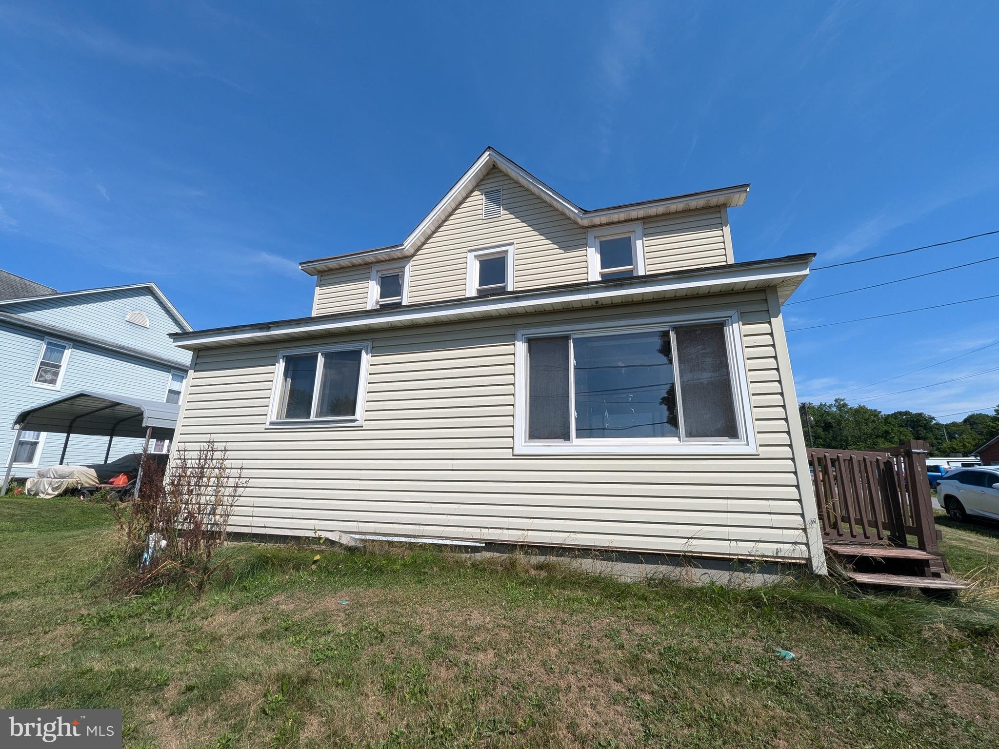 2561 Main St