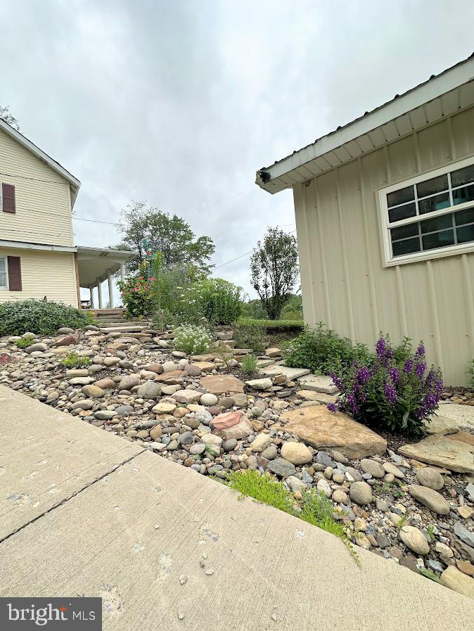 590 Frog Hollow Rd