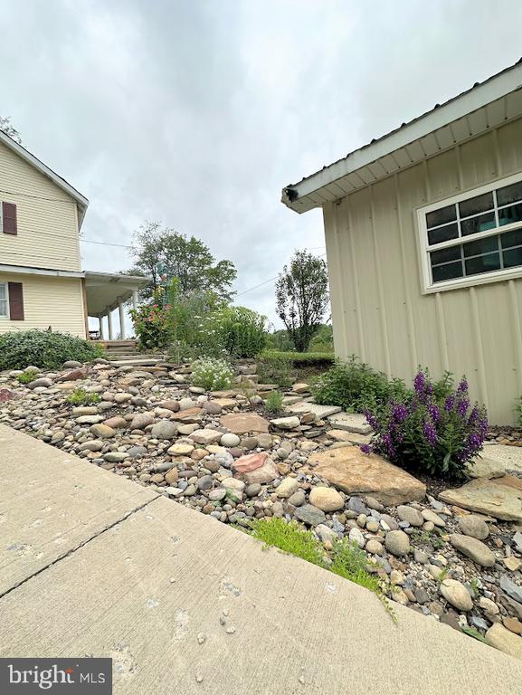 590 Frog Hollow Rd