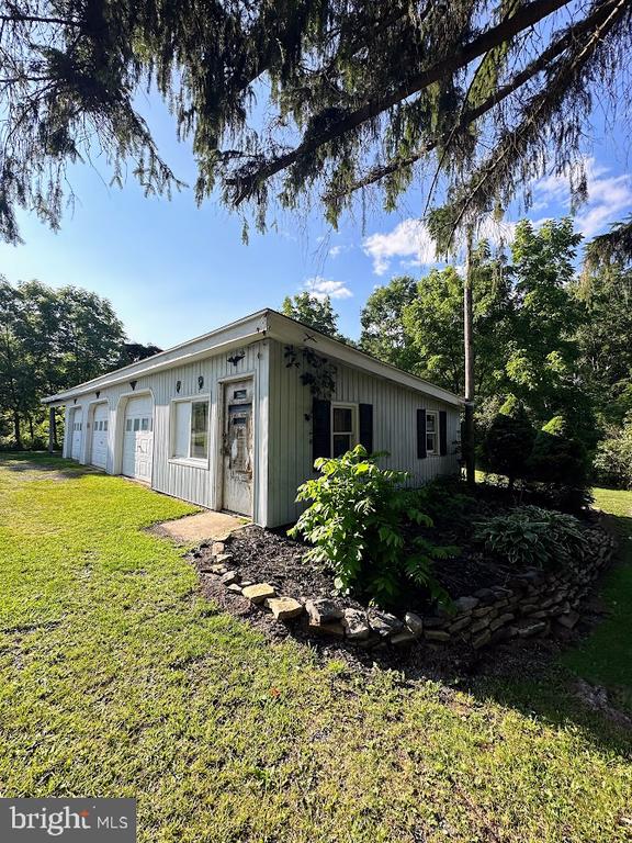 523 Frog Hollow Rd