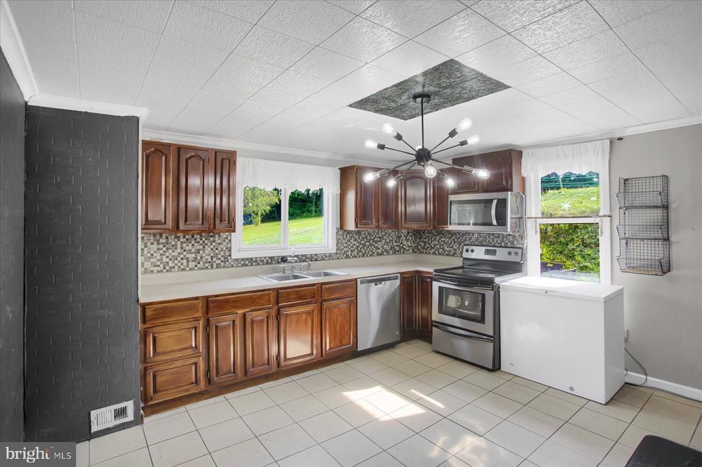 2356 Hogback Hl